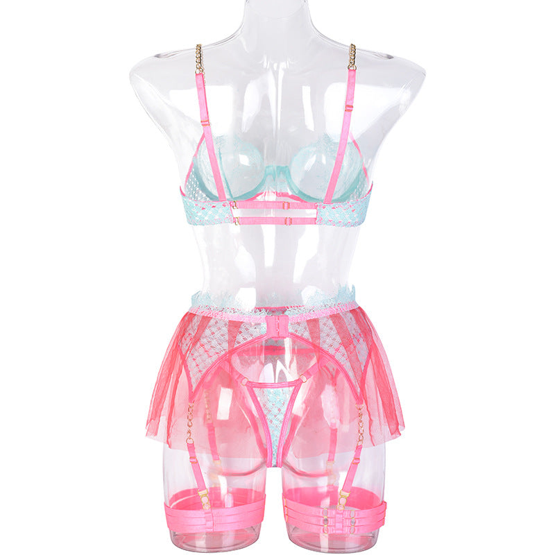 Contrasting Color Bra Set with Metal Chain Strap
