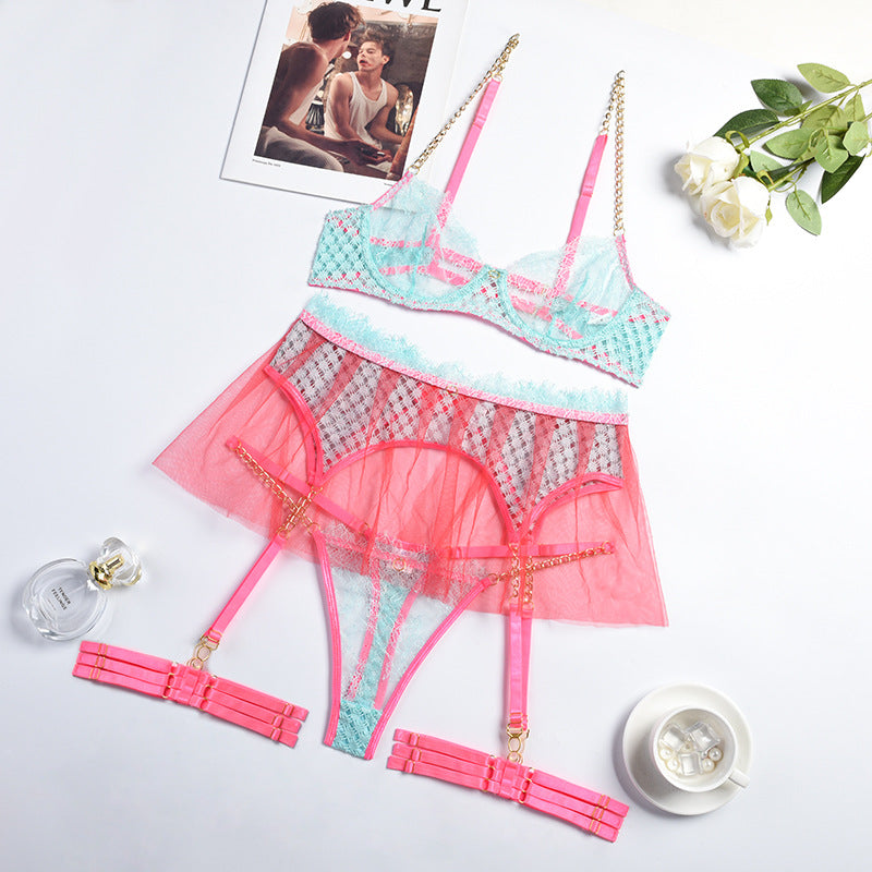 Contrasting Color Bra Set with Metal Chain Strap