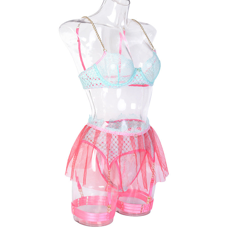 Contrasting Color Bra Set with Metal Chain Strap