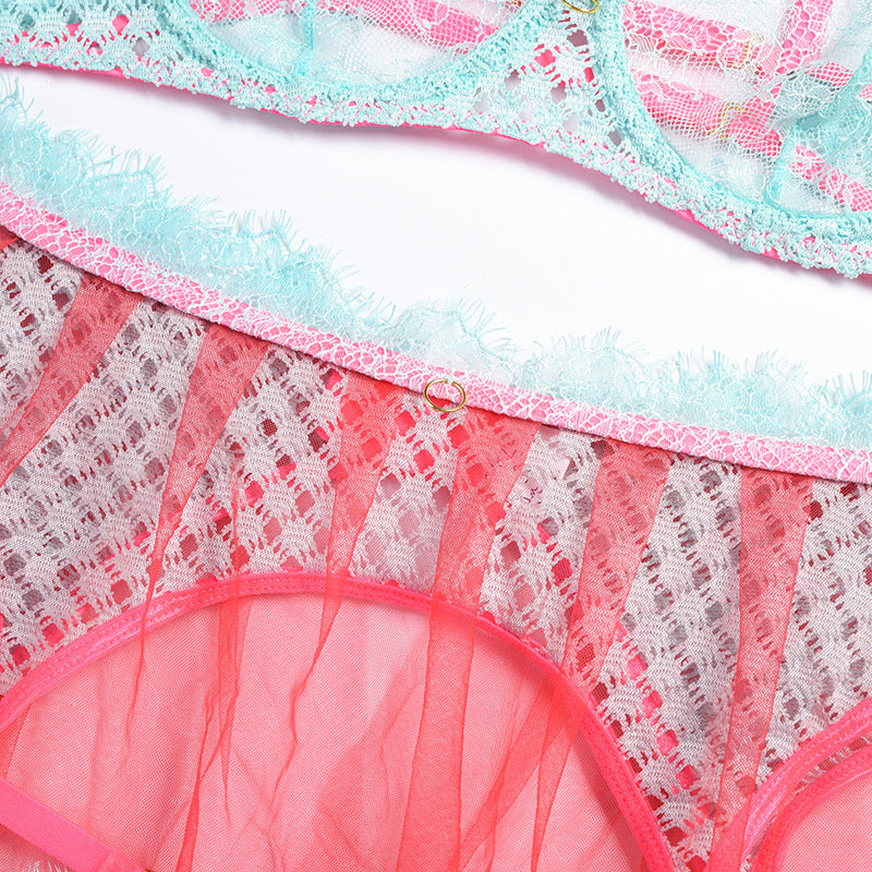 Contrasting Color Bra Set with Metal Chain Strap